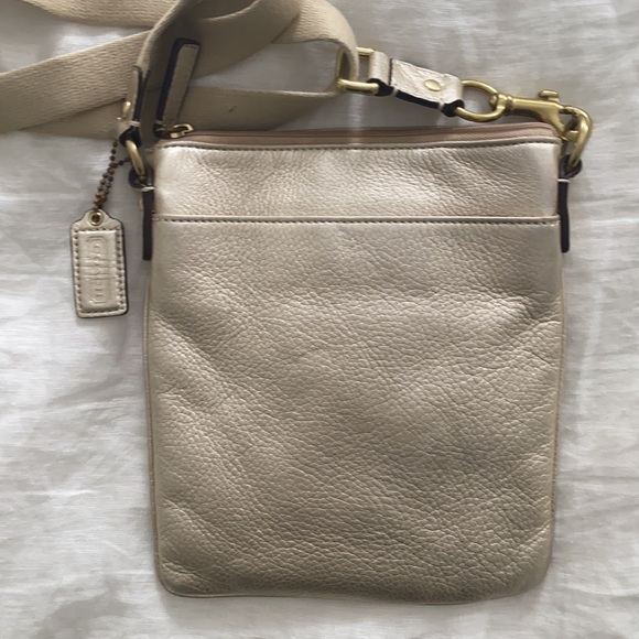 Gold Coach crossbody bag. - Picture 5 of 9